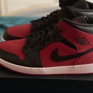 Air Jordan 1 MID